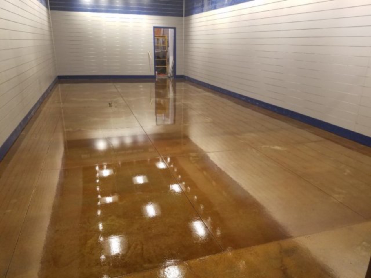storage space floor gloss